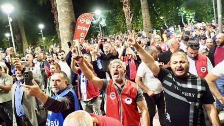 İzmir'de 23 bin işçi grev başlattı! Ulaşım başta olmak üzere birçok hizmet duracak... - Gündem