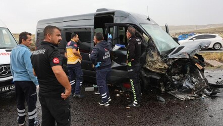 Kaygan yol felaketi getirdi: Zincirleme kazada çok sayıda yaralı var - 3-sayfa