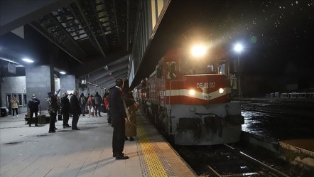 Tren güzergahında heyelan çöktü! Doğu Ekspresi yolcuları saatlerdir bekliyor - Gündem