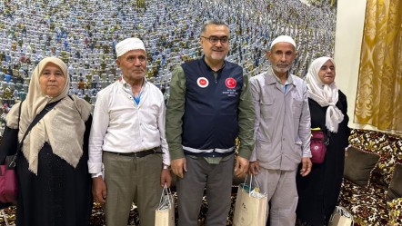 Komşuların 25 senelik küslüğü Mekke-i Mükerreme'de bitti - Gündem