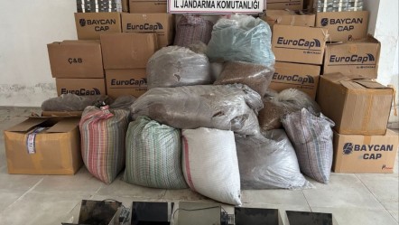 3 ton tütün 180 bin sahte sigara ele geçirildi! Kuşadası'nda büyük operasyon - Yaşam