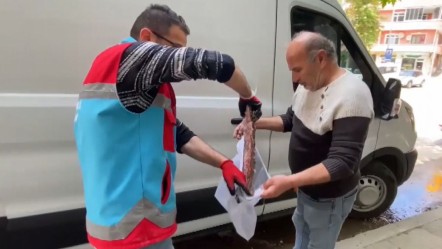 En değerli balıklar arasında! Yasa dışı avlanan kalkan balıkları, vatandaşlara ücretsiz dağıtıldı - Yaşam