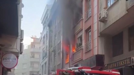 İstanbul'da korkutan yangın! Alevler içindeki binadan atlayan çocuk yaralandı - 3. Sayfa