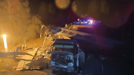 Rusya'da köprü çöktü, yolcu treni raylardan çıktı! Çok sayıda ölü ve yaralı var - Dünya