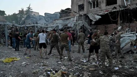 Rusya’dan Ukrayna ordusuna füze saldırısı: 12 ölü, 60’tan fazla yaralı - Dünya