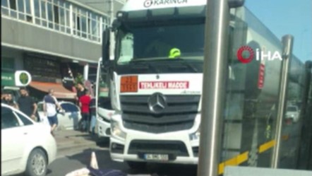 İstanbul'un göbeğinde dehşet anlar! Eyüp'te yakıt tankeri yolun karşısına geçen adama çarptı - 3. Sayfa