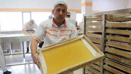 Damakta eriyor, mideyi yakmıyor, katkı maddesi kullanmıyor! Bayramların vazgeçilmezi için 55 yıldır mesai yapıyor - Yaşam