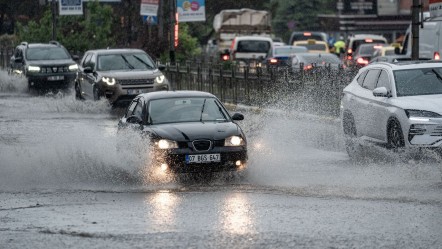 Erzurum'u şiddetli sağanak vurdu: Her yer göle döndü! - Gündem