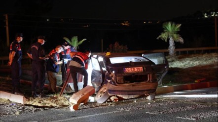 Aydın'da iki otomobil çarpıştı, ölü ve yaralılar var - 3. Sayfa