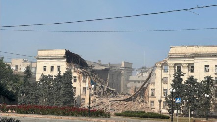 Rusya'nın saldırıları artarken, Herson'da hükümet binası yıkıldı, siviller hedef oldu - Dünya
