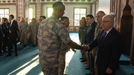 Bakan Güler, Mehmetçikle bayramlaştı - Gündem