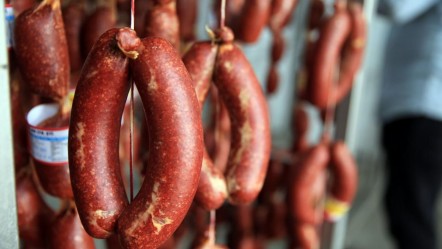 Sucuk diye neler yemişiz neler! Kahvaltıların vazgeçilmezinde gıda sahtekarlığı, bakanlığın listesine girdi - Ekonomi