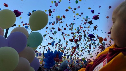 Ali Asaf'ın ardından babası çağrıda bulunmuştu! İzmir’de 6 yaşındaki Erhan ve arkadaşları için binlerce balon gökyüzüne bırakıldı - Yaşam