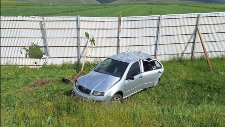 Kars'ta araba şarampole uçtu! Bir aile hastanelik oldu - 3. Sayfa