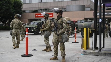  -300 kişilik Ulusal Muhafız birliği Los Angeles'a ulaştı
