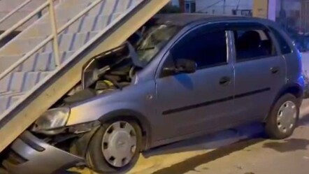 Mersin'de yoldan çıkan otomobil üst geçide çarptı: Yaralılar var - 3-sayfa