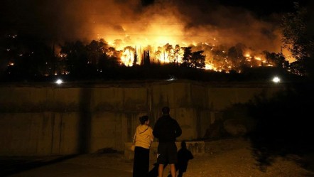 Yunanistan'da yangın alarmı: Üç bölgede birden çıktı! - Dünya