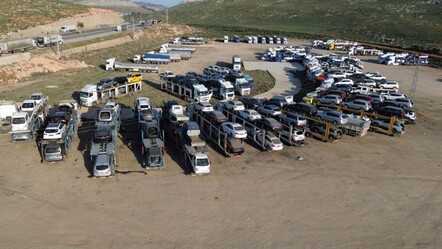 Ayda 1500'ü buluyor! Yüzlerce ikinci el araç Suriye'ye taşınıyor - dunya