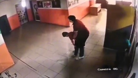 Saniyelerle yarıştı! Tek hamleyle öğrencisinin hayatını kurtardı - Gündem