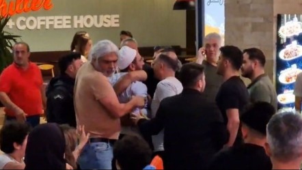 AVM'de "adamına göre muamele" kavgası: "Çay neden getirmiyorsun" diyerek ortalığı birbirine kattı - 3. Sayfa