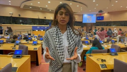İsrail tarafından rehin tutulan AB parlamenteri Rima Hassan açlık grevine başladı - Dünya