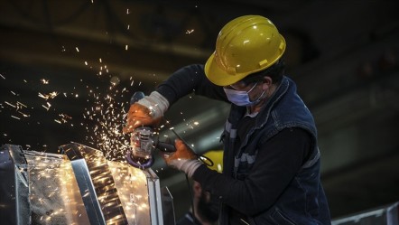Sanayi üretimi yıllık bazda arttı - Ekonomi