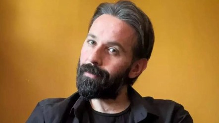 Ünlü oyuncu Yezdan Kayacan balkondan düşerek 31 yaşında hayatını kaybetti! Acı haberi Hazal Kaya duyurdu - Magazin