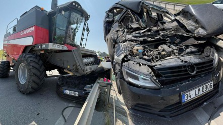 Otoyolda freni kilitlenen biçerdöver dehşeti yaşattı!  Araba kağıt gibi ezildi: 2'si kedi 4 yaralı - 3. Sayfa