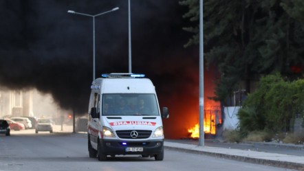 İzmir'de korkutan yangın, patlama sesleri duyuluyor! Hastane tahliye edildi, alevlerle amansız mücadele - 3. Sayfa
