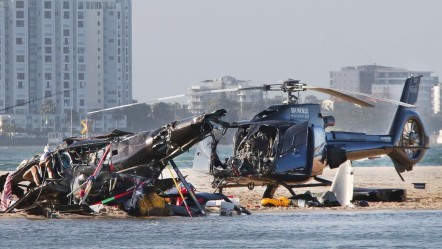 Komşuda korku dolu anlar: Helikopter denize çakıldı - Dünya