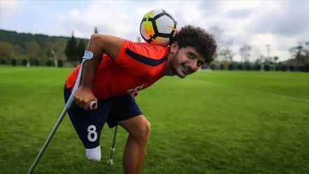 'Ampute Messi' olarak tanınan Barış Telli evlendi! İşte müstakbel eşi... - Magazin