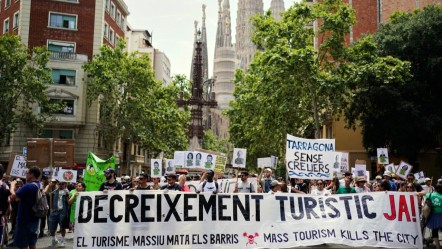 Avrupa'da turist öfkesi büyüyor! Sokağa döküldüler - Dünya