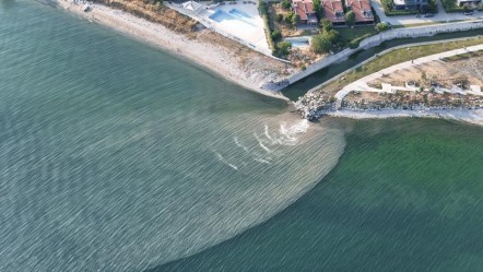 Kanalizasyon karıştı! Beylikdüzü'nde deniz kahverengiye döndü - 3. Sayfa