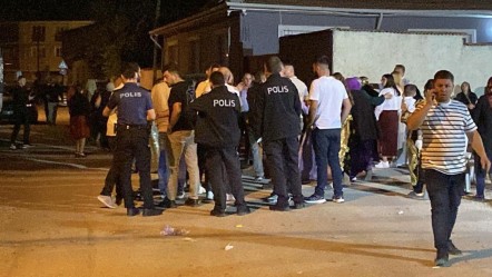 Sokak düğününde dehşet! Göğsüne yorgun mermi isabet eden kadın yaralandı - 3. Sayfa