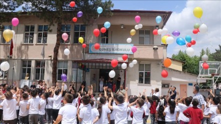 Her şey karın ağrısıyla başladı... Balonlar 8 yaşındaki Yiğit için uçtu - Yaşam