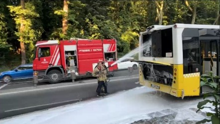 İETT otobüsü alev alev! İtfaiye yangını söndürdü - 3. Sayfa