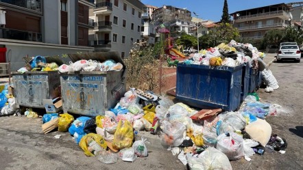 İzmir'de yine kriz! İşçiler greve gitti, sokaklar çöplüğe döndü - Gündem