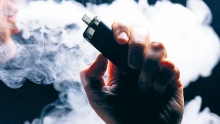 3 yıl boyunca elektronik sigara içen genç, ölümcül hastalığa yakalandı - Dünya