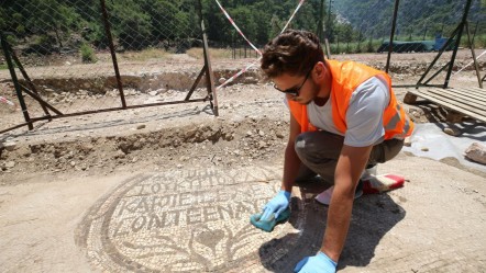 ‘Buraya doğru olanlar girebilir!' Olympos’ta kitabe ve mozaikler bulundu - Kültür - Sanat