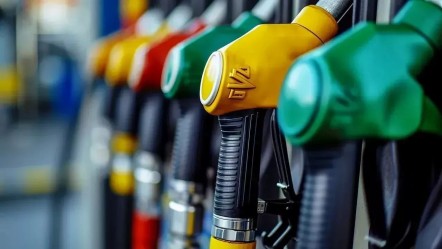 Litresi 60 liraya koşuyor! Benzin ve motorine çok büyük bir zam daha - Ekonomi