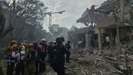 İran yeniden saldırıya geçti, İsrail'de sirenler çalıyor! Tel Aviv'de büyük patlamalar oldu - Dünya