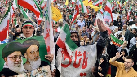 Tahran'da 'zafer' kutlaması! İranlılar İnkılap Meydanı'nda sloganlar attı - Dünya