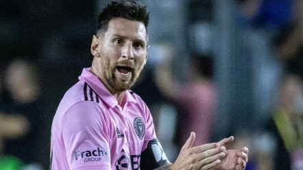 Yaşlı hayranından evlilik teklifi! Tribüne bakan Messi ne yapacağını şaşırdı - Spor