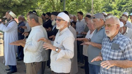Köyü endişe kapladı! Meydanda toplandılar... Hepsinin tek bir duası var - Yaşam