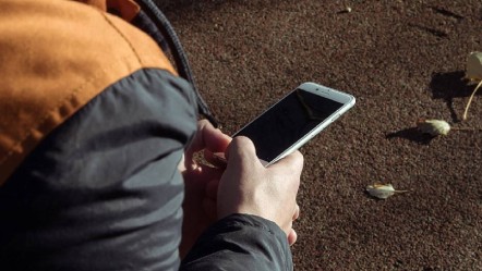 Uzman uyardı: Tuvalette telefon kullanmak sandığınızdan daha tehlikeli - Yaşam
