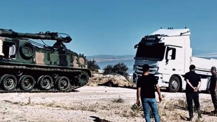 Yolda kalan tırların imdadına zırhlı tank kurtarıcı yetişti - Yaşam