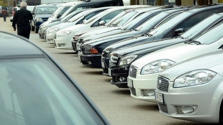 Ticaret Bakanlığı duyurdu: İkinci el oto satışındaki 6 ay-6 bin kilometre kuralı uzatıldı - Ekonomi