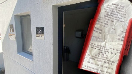Burası Türkiye! Tuvalete girmek için euro veriyorlar, sosyal medyada gündem oldu - Gündem