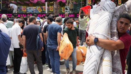 Fiyatları duyan çıldırdı, izdiham yaşandı! İndirim aşkına hastanelik oldular - Gündem