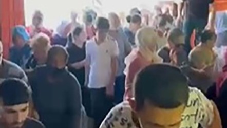 İndirim var dendi, mağaza önü bir haberle doldu taştı! Kalabalık adeta hücum etti - Yaşam